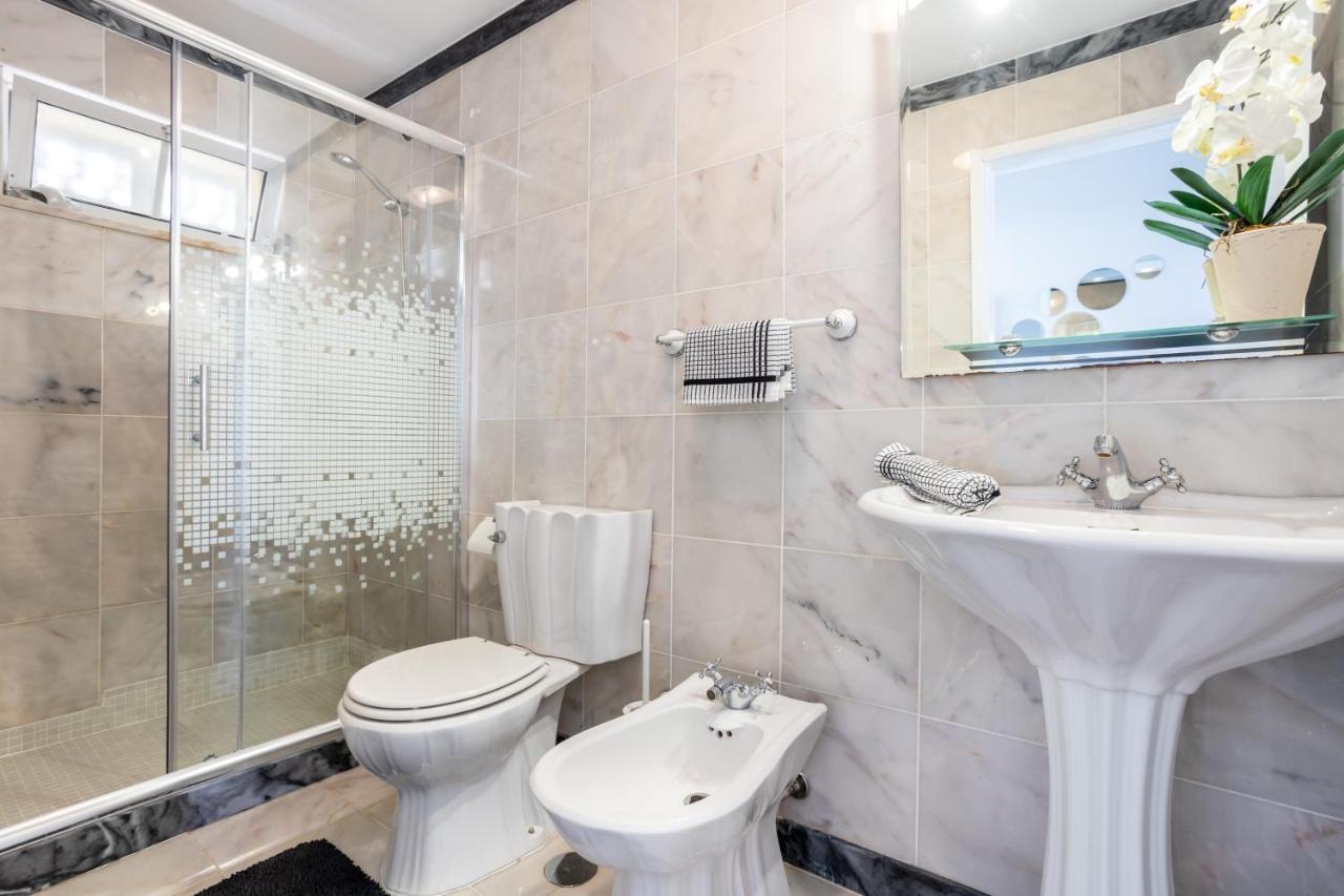 Newly Renovated 2 Bedroom Townhouse - Close To Salema Beach Exterior foto